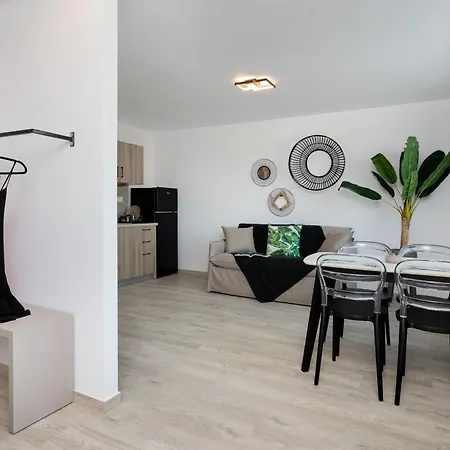 Mandilaras Village Aparthotel